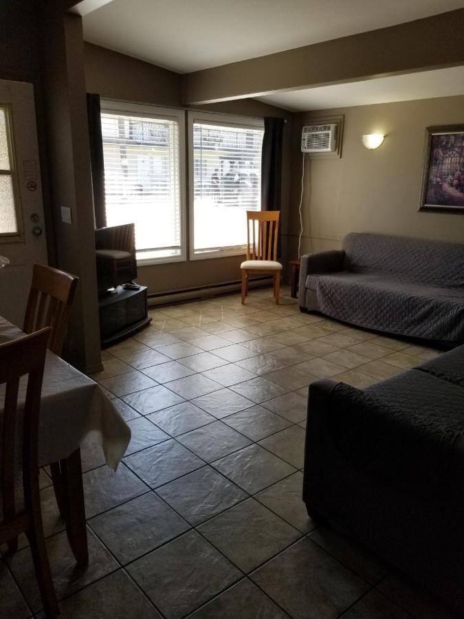Osoyoos Lakeview Inn & Suites Bagian luar foto