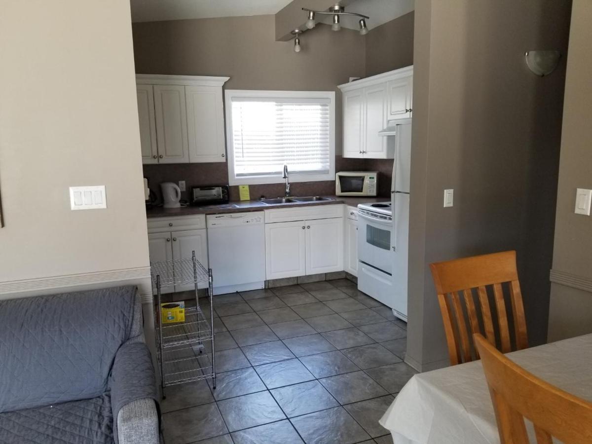 Osoyoos Lakeview Inn & Suites Bagian luar foto