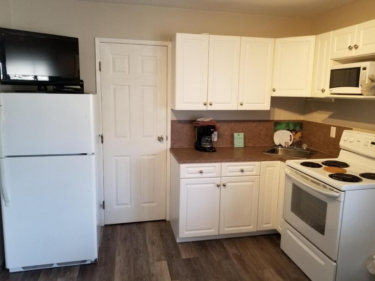 Osoyoos Lakeview Inn & Suites Bagian luar foto