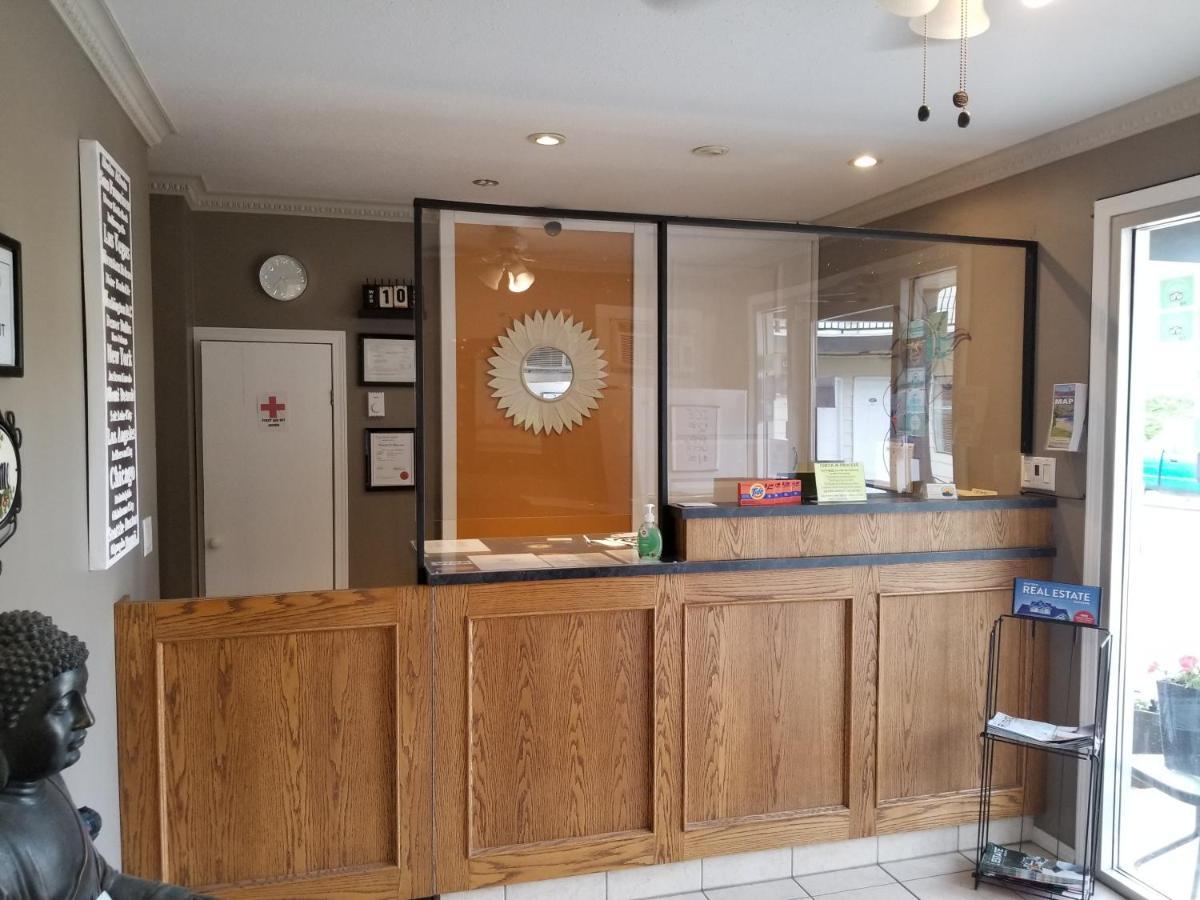 Osoyoos Lakeview Inn & Suites Bagian luar foto
